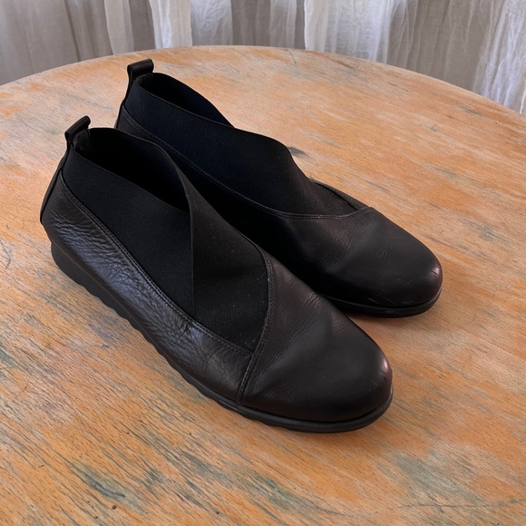Minimalist Japanese Style Black Women's Shoes - Picture 1 of 5